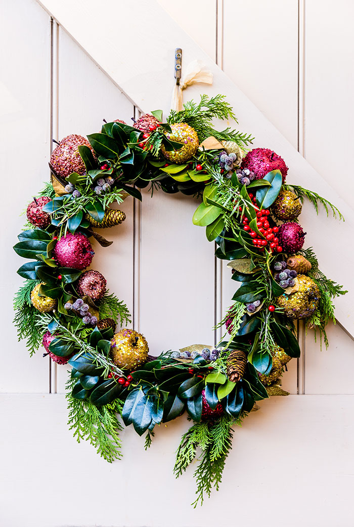 Christmas bathroom- colourful Christmas wreath