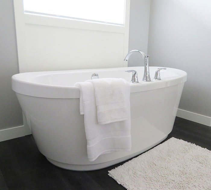 Hotel-style inspired freestanding bathtub